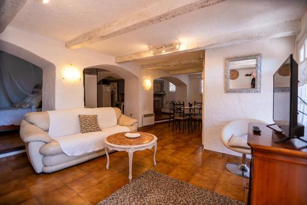 COUP DE COEUR BORMES Superbe  Propriété 360 m2 /2155m²  piscine garages parkings