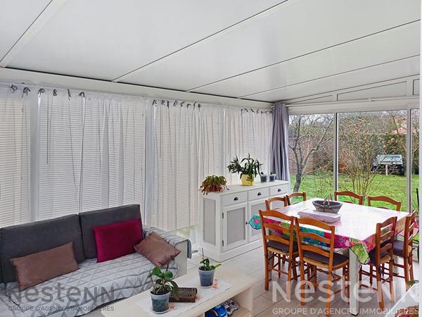 Maison à vendre à Saujon, centre ville à 10 mn à pied, comprenant 5 pièces,120m² avec jardin,garage et veranda. fermé.