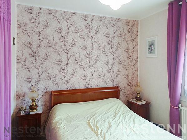 Maison à vendre à Saujon, centre ville à 10 mn à pied, comprenant 5 pièces,120m² avec jardin,garage et veranda. fermé.