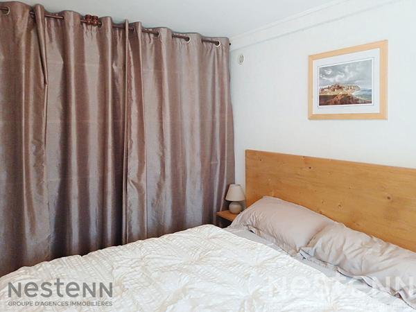 Maison à vendre à Saujon, centre ville à 10 mn à pied, comprenant 5 pièces,120m² avec jardin,garage et veranda. fermé.