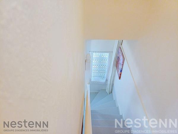 Maison à vendre à Saujon, centre ville à 10 mn à pied, comprenant 5 pièces,120m² avec jardin,garage et veranda. fermé.