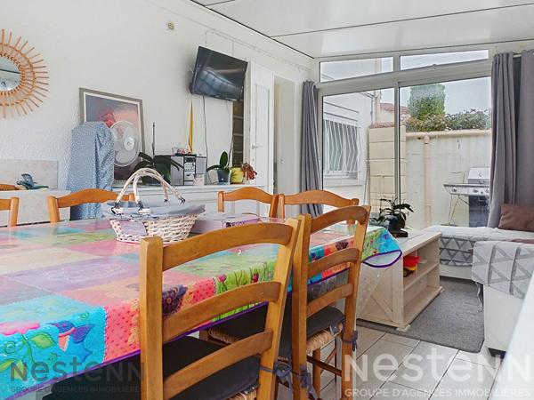 Maison à vendre à Saujon, centre ville à 10 mn à pied, comprenant 5 pièces,120m² avec jardin,garage et veranda. fermé.