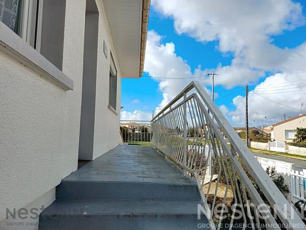 Maison à vendre à Saujon, centre ville à 10 mn à pied, comprenant 5 pièces,120m² avec jardin,garage et veranda. fermé.