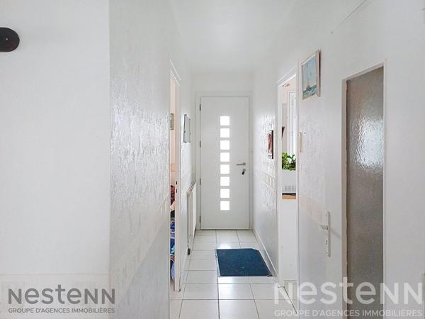 Maison à vendre à Saujon, centre ville à 10 mn à pied, comprenant 5 pièces,120m² avec jardin,garage et veranda. fermé.