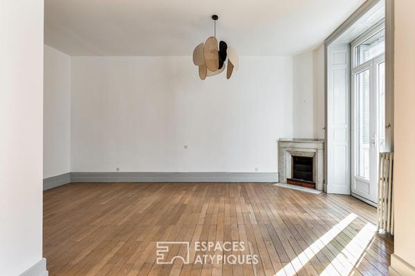 Immeuble Art Déco avec jardin et garage en coeur de ville
