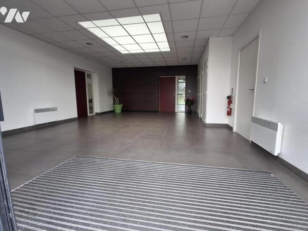 Couêron Les Hauts, dans un ensemble immobilier, local à usage de bureaux de 396 m2 de plain-pied