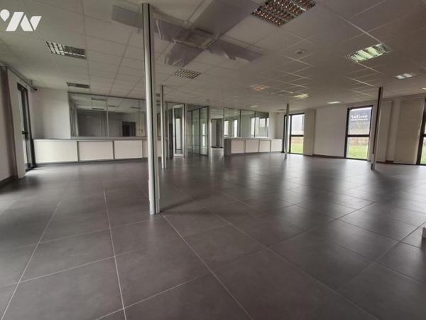 Couêron Les Hauts, dans un ensemble immobilier, local à usage de bureaux de 396 m2 de plain-pied