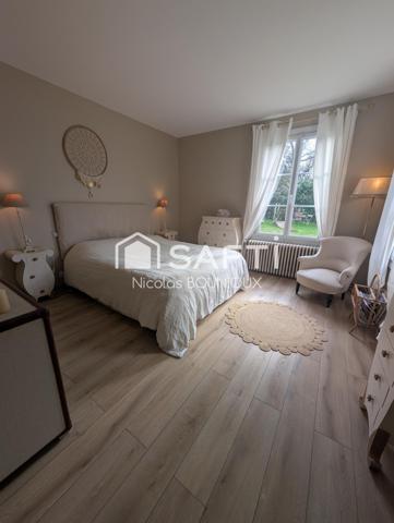 maison d'architecte de 1970 , chaleureuse très familiale et conviviale ouverte avec véranda sur terrasse et jardin intime