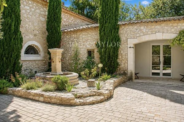 MAS D'EXCEPTION DU XVIIIe SIECLE - CENTRE DU VILLAGE D'EYGALIÈRES