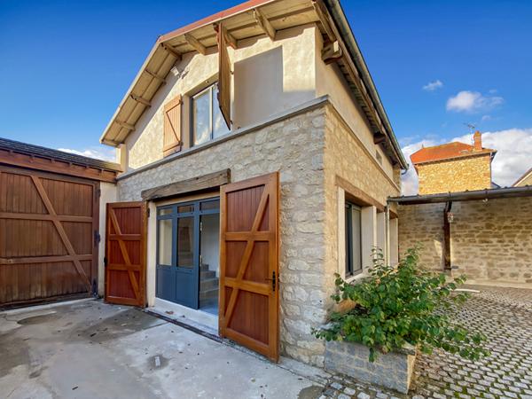 VAUREAL VILLAGE Maison en DUPLEX de 63 m2 avec 2 places de parking.