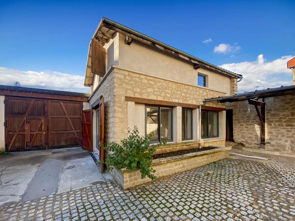 VAUREAL VILLAGE Maison en DUPLEX de 63 m2 avec 2 places de parking.