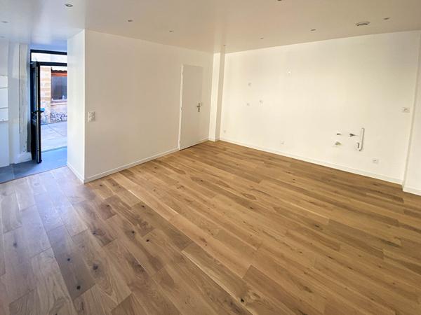 VAUREAL VILLAGE Maison en DUPLEX de 63 m2 avec 2 places de parking.