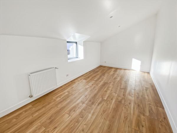 VAUREAL VILLAGE Maison en DUPLEX de 63 m2 avec 2 places de parking.