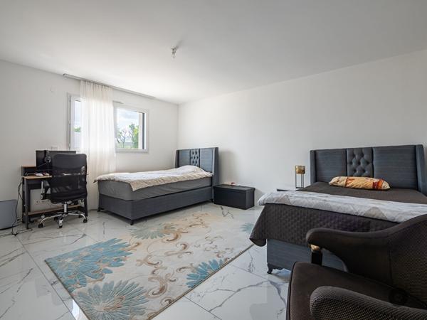 Maison a Trelaze de 5 pieces, 4 chambres avec jardin et garage