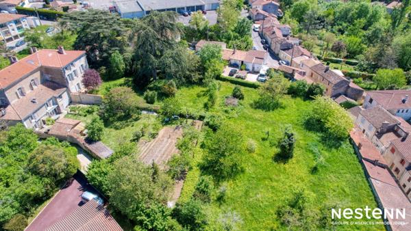 A Vendre Bâtisse du XVIIIème siècle avec parc arboré et vue sur la Cathédrale de Condom