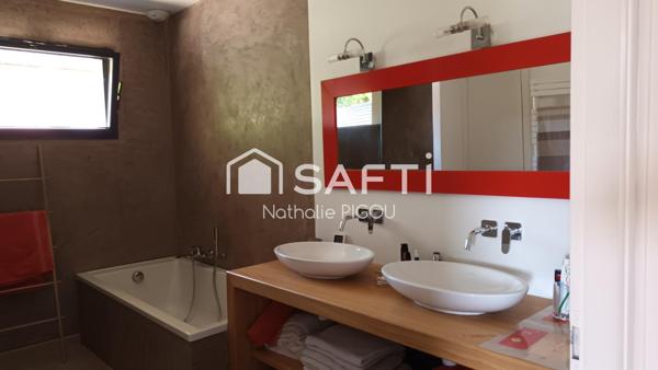 Maison beaux volumes à 600m de la plage