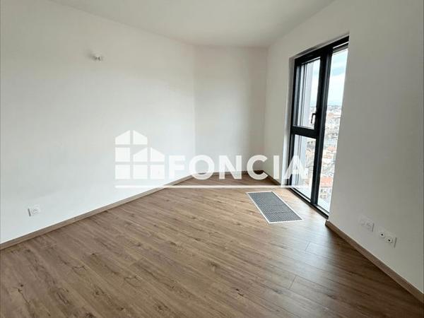 Location Appartement 4 pièces 99 m² - 9 RUE SERGENT RENE-MARIE RIVIERE Saint Etienne 42000