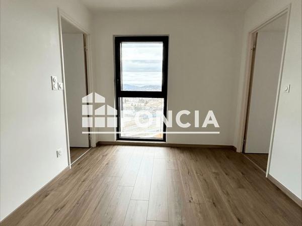 Location Appartement 4 pièces 99 m² - 9 RUE SERGENT RENE-MARIE RIVIERE Saint Etienne 42000