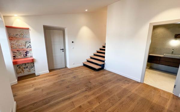 Maison à vendre    6 pièces • 208,70 m2 Biot