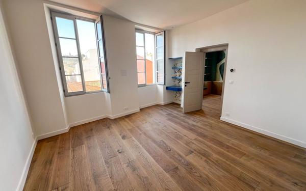 Maison à vendre    6 pièces • 208,70 m2 Biot