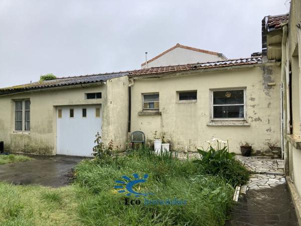 LA ROCHELLE MAISON TYPE ECHOPPE à REHABILITER AVEC JARDIN AU CALME  La rochelle