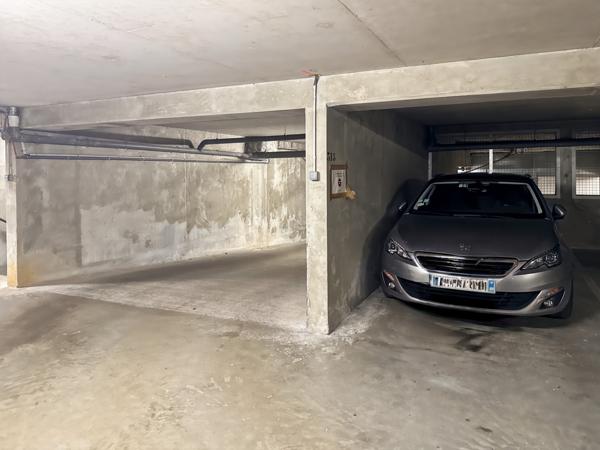 Lyon (69008) Parking couvert situé à Lyon 8ème arrondissement