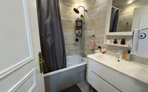 Appartement à vendre    4 pièces •  La Trinité