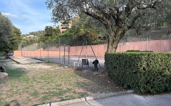 Appartement à vendre    4 pièces •  La Trinité