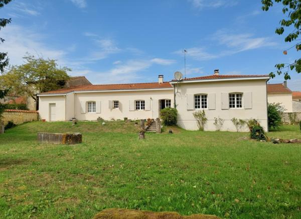 Maison à JONZAC, 17500 - 8 pièces 246m²