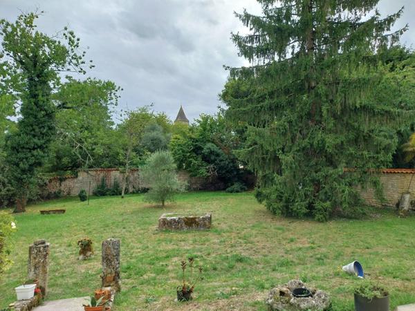 Maison à JONZAC, 17500 - 8 pièces 246m²