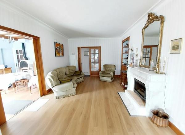 Maison à JONZAC, 17500 - 8 pièces 246m²