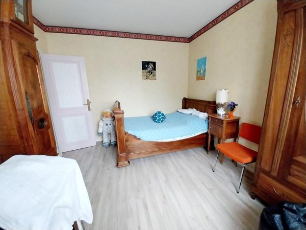 Maison à JONZAC, 17500 - 8 pièces 246m²