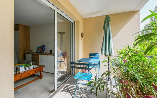 SAINT-DIDIER-AU-MONT-D’OR — CENTRE À PIEDS- T2 AVEC BALCON ET GARAGE FERMÉ