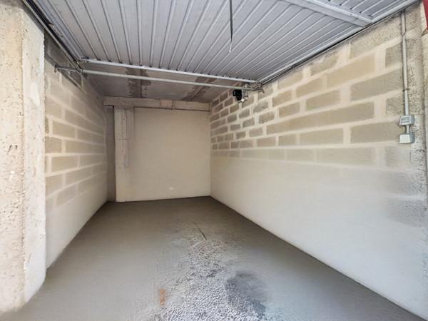 A vendre en exclusivité Appartement T3 avec place de parking, garage et cave 13011 MARSEILLE