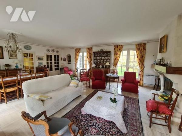 OISEMONT - Maison familiale aux beaux volumes édifiée sur sous-sol total comprenant au rez-de-c...