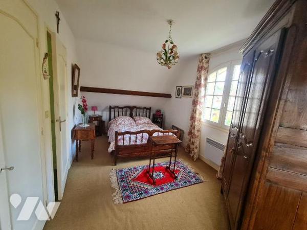 OISEMONT - Maison familiale aux beaux volumes édifiée sur sous-sol total comprenant au rez-de-c...