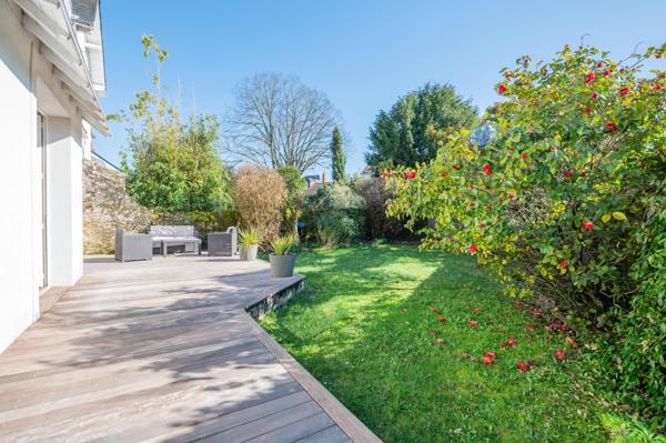 Maison
         9 pièces
        - 196 m² Bien prestige 796 950 € *