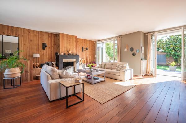 Maison
         9 pièces
        - 196 m² Bien prestige 796 950 € *