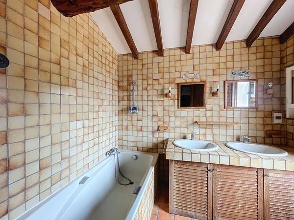 Maison Villeneuve 5 pièces 148 m²,  garage, abris et dépendance