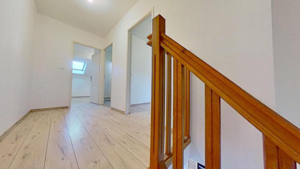 Magnifique duplex dans petite copropriété, DPE C, 2 chambres, grande terrasse, garage. Centre ville