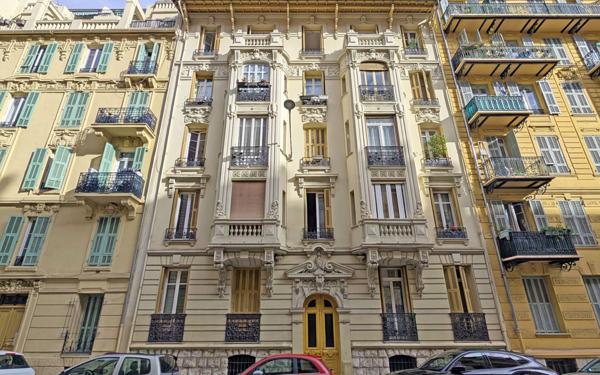 Appartement à vendre    2 pièces • 68 m2 Nice