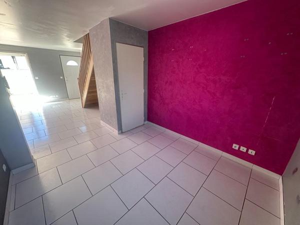 Maison T3 terrasse et stationnement