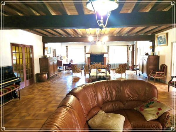 Ensemble immobilier de caractère avec fort potentiel – Maison de 305 m² + revenus locatifs