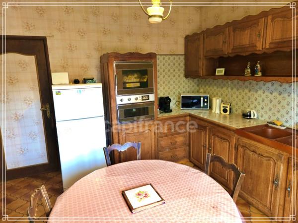 Ensemble immobilier de caractère avec fort potentiel – Maison de 305 m² + revenus locatifs