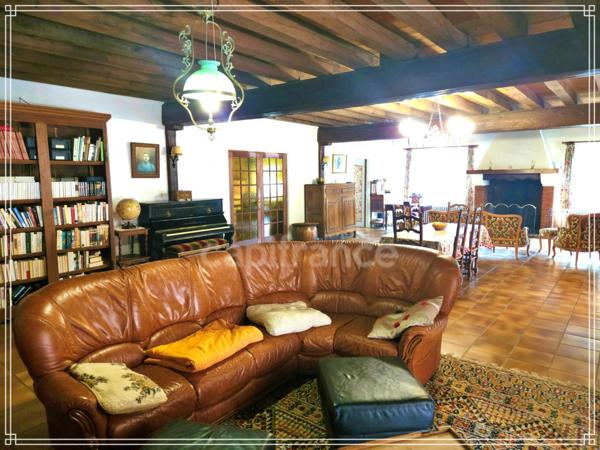 Ensemble immobilier de caractère avec fort potentiel – Maison de 305 m² + revenus locatifs