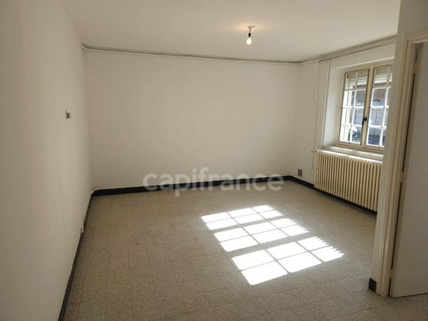 Ensemble immobilier de caractère avec fort potentiel – Maison de 305 m² + revenus locatifs