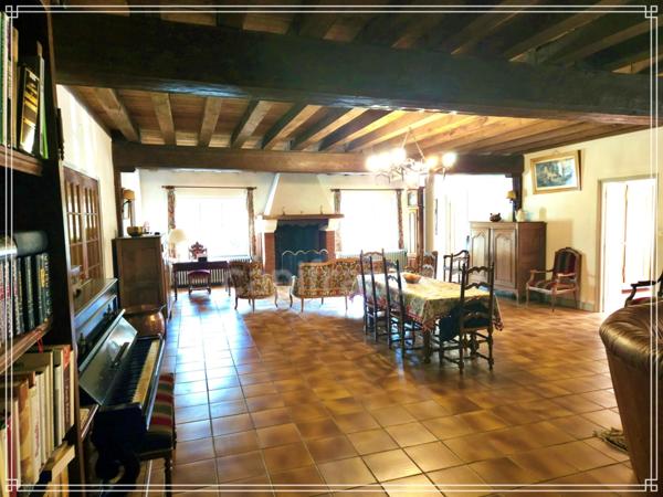 Ensemble immobilier de caractère avec fort potentiel – Maison de 305 m² + revenus locatifs