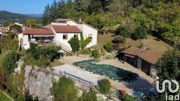 Maison traditionnelle 7 pièces de 192 m² à Aubenas (07200)