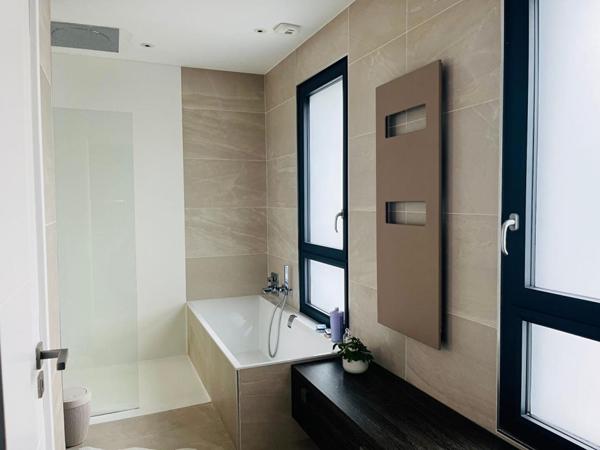 Villa contemporaine à Balma 210 m2, avec piscine et jacuzzi