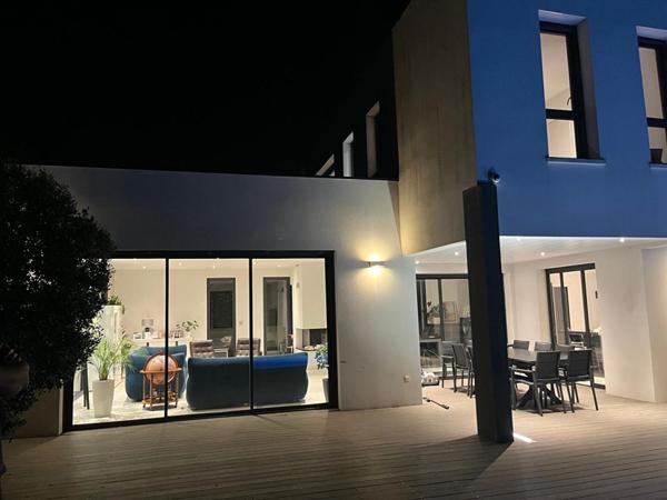 Villa contemporaine à Balma 210 m2, avec piscine et jacuzzi
